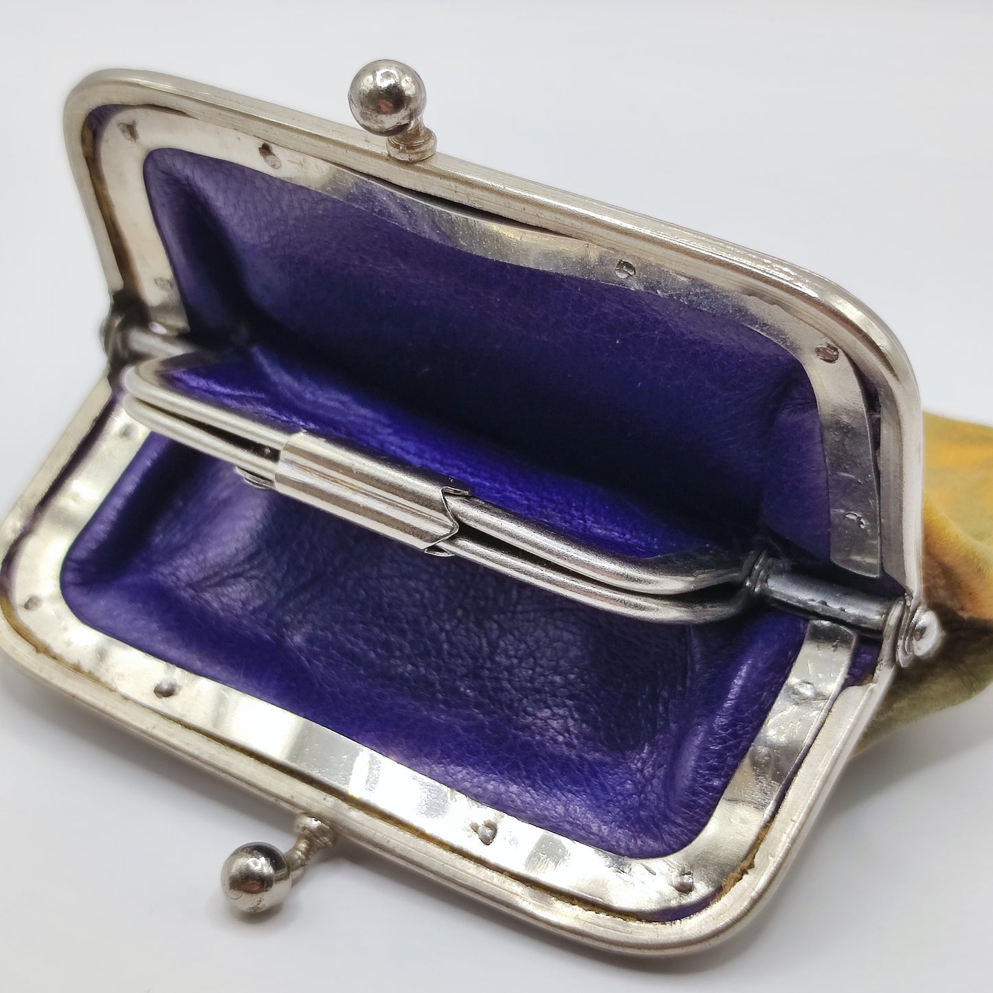 Vintage Leather Kiss Lock Coin Purse